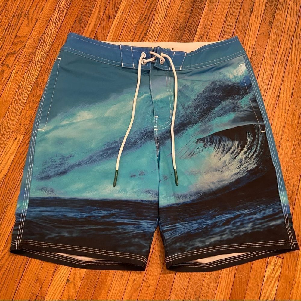 American Eagle men’s NWOT blue wave swim trunks